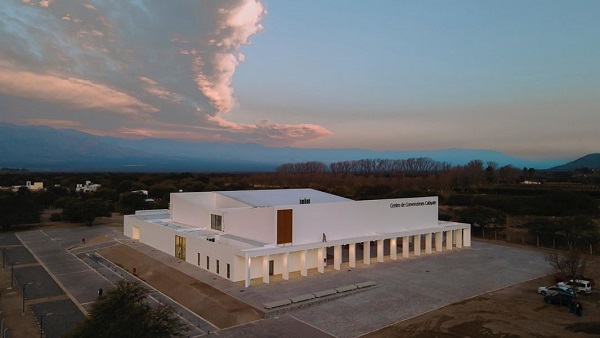 Sáenz inauguró un estratégico Centro de Convenciones en Cafayate